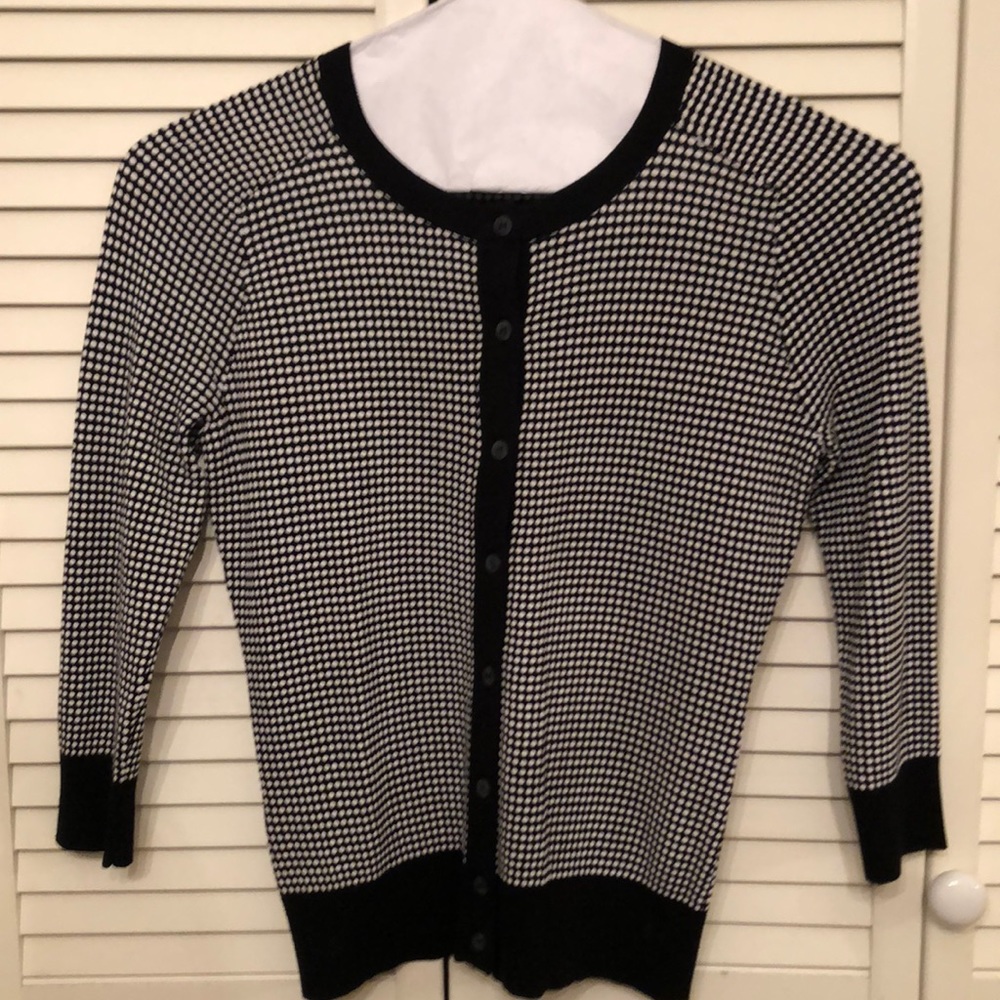 Classic flawless Ann Taylor cardigan!